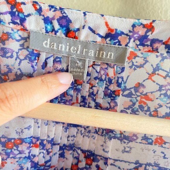 Daniel Rainn Size M Blue White Floral Semi Sheer Roll Tab Sleeve Blouse Top - Picture 4 of 4